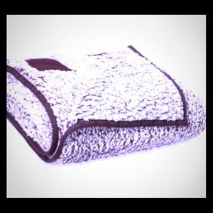 VIctoriasecret Pink Sherpa Blanket lavender/purple
